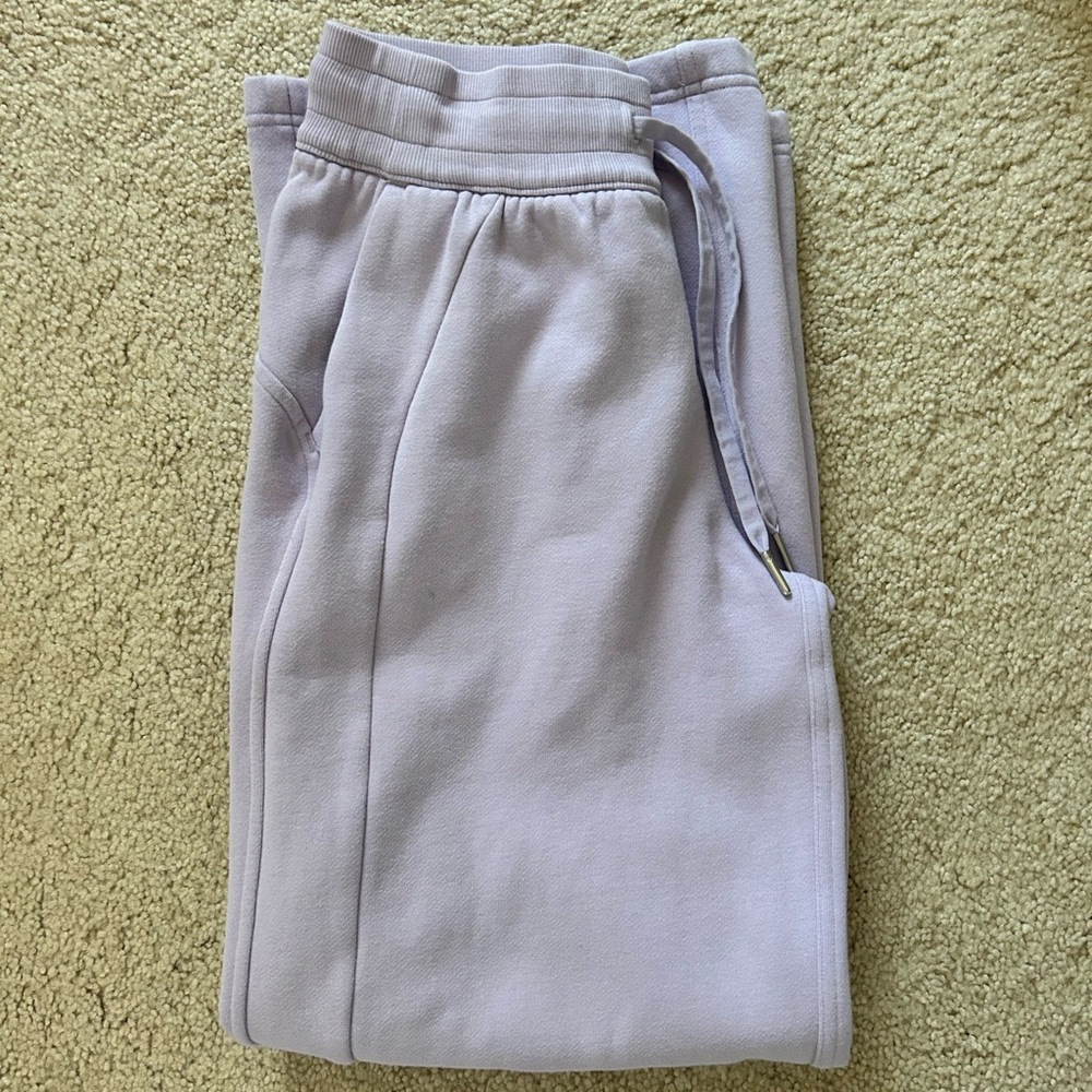 Lululemon Scuba Mid-Rise Wide-Leg Pant
Regular